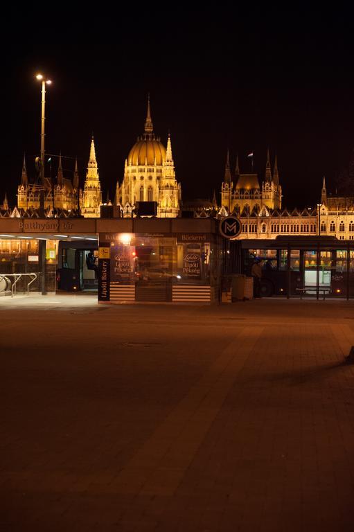 Bright Studio With Parliament View, Free Parking Budapest Room photo